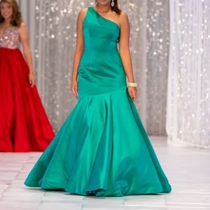 Ashley Lauren emerald gown size 6
